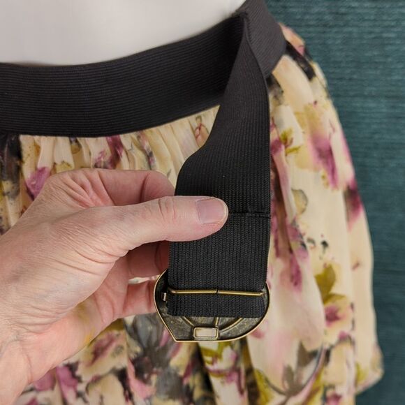 Charlotte Russe Floral Mini-skirt, Leaf Belt Buckle - Picture 7 of 14